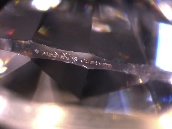 Diamenty własnej marki, brylanty z dedykacją, grawerowanie