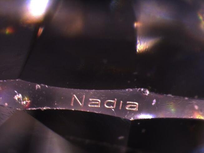 Diamenty własnej marki, brylanty z dedykacją, grawerowanie