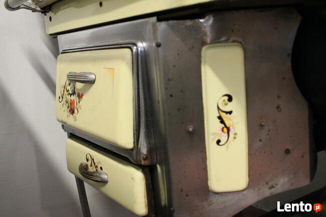 Zabytkowy piec, rok 1940, piękny, stylowy, masywny