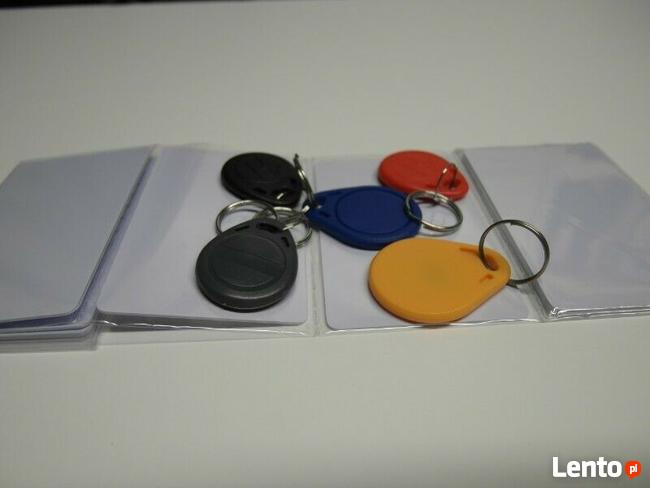 DORABIANIE BRELOKÓW I KART ZBLIŻENIOWYCH