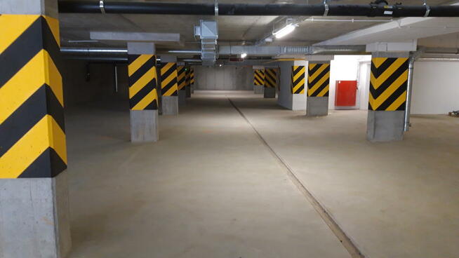 Malowanie oznakowań poziomych. Malownie pasów.