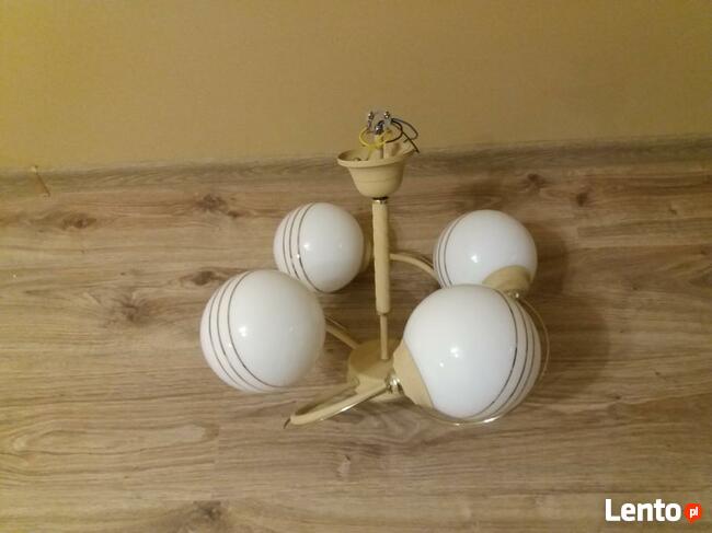 lampa wisząca z czterema źródłami światła