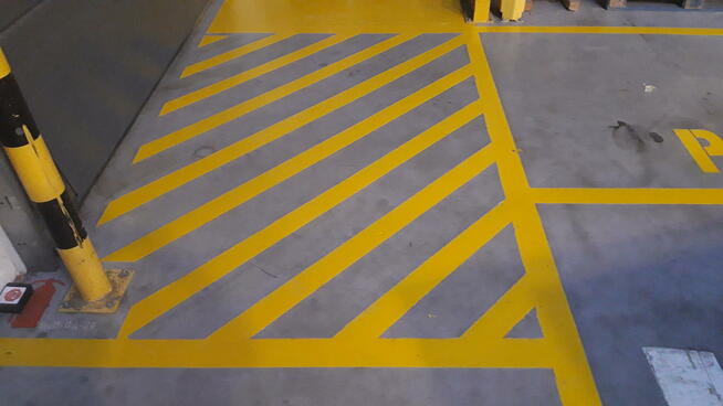 Malowanie oznaczeń poziomych.Malowanie linii, pasów.