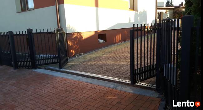 Urządzenie do bramy harmonijkowej