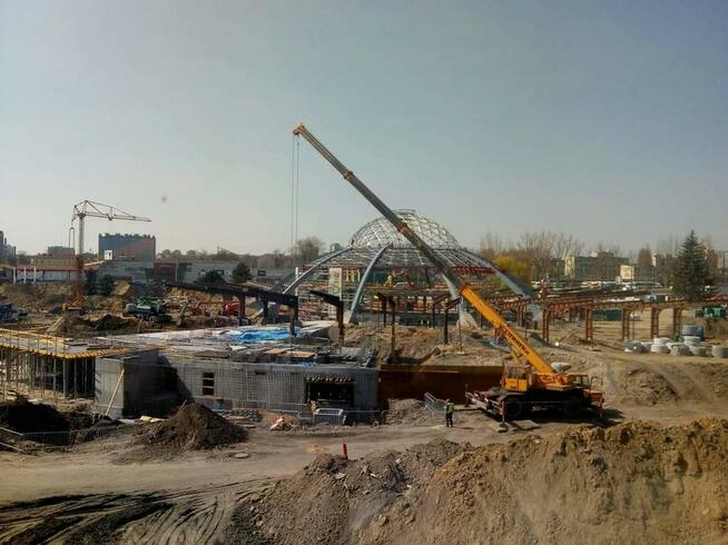 Wynajem dźwigów podnośników zwyżek ładowarek maszyn budowlan