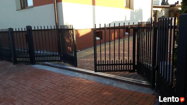 Urządzenie do bramy harmonijkowej