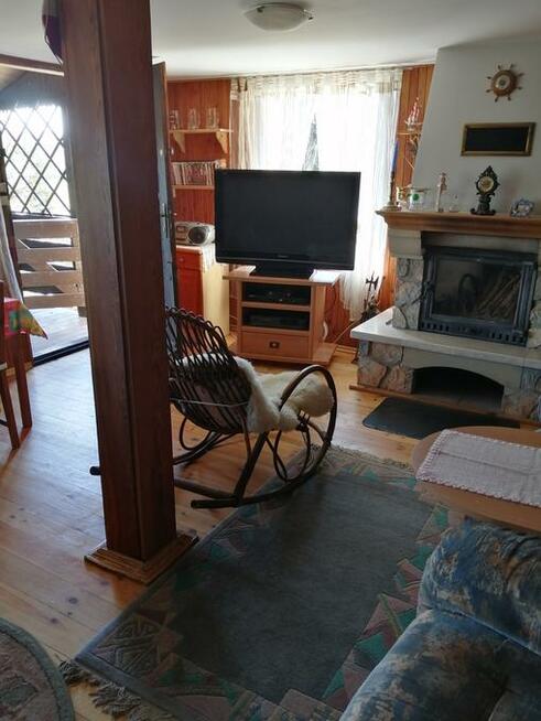 Dom letniskowy przy lesie i blisko jeziora w Lewinku