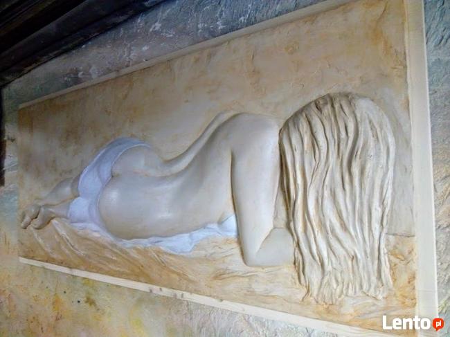 Płaskorzeźba gipsowa