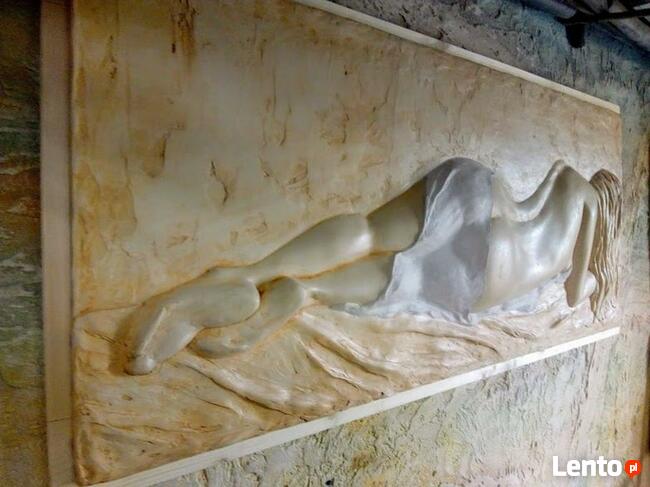 Płaskorzeźba gipsowa