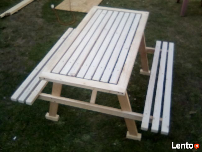 Nowy stół z ławkami dla dzieci