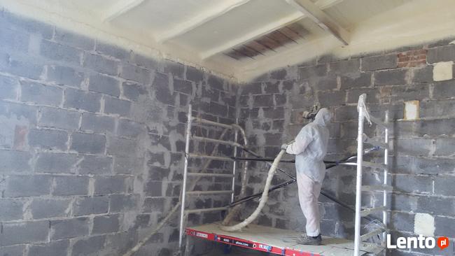 Ocieplanie pianą poliuretanową Bydgoszcz Izolacja natryskowa