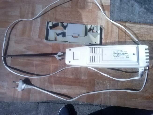 Nóż elektryczny, podwójny, 60 zł.