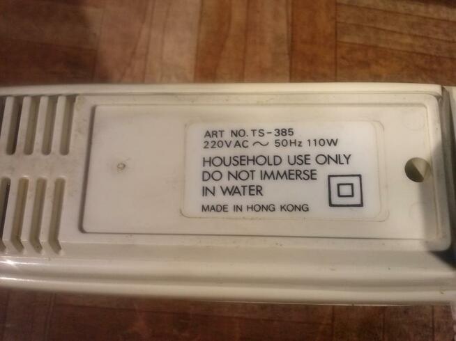 Nóż elektryczny, podwójny, 60 zł.