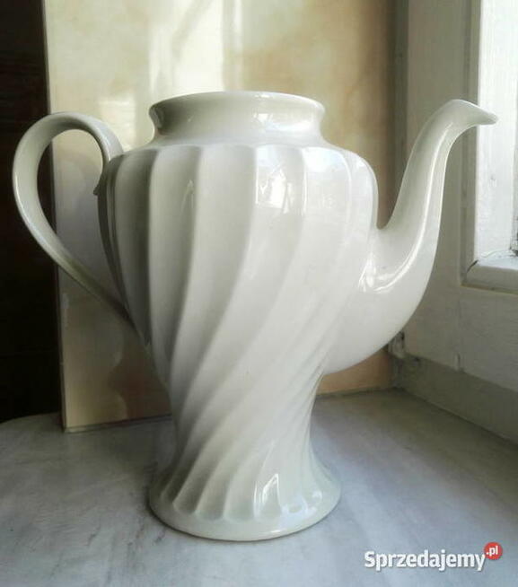 Porcelanowy imbryk bez pokrywki