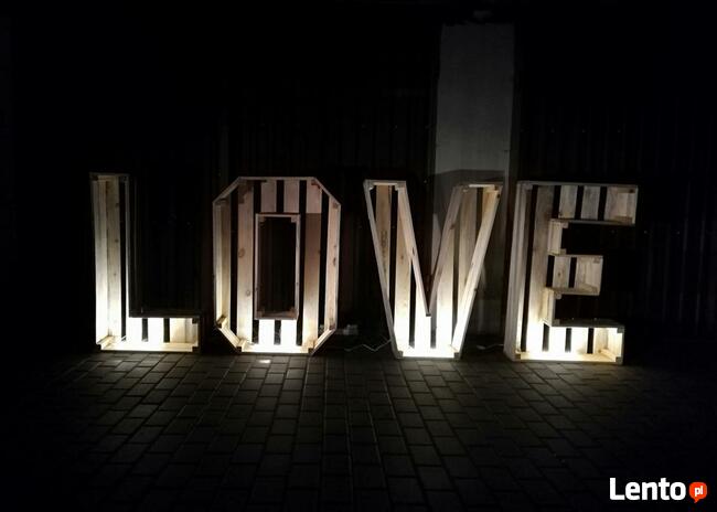Wynajem podświetlanych napisów LOVE