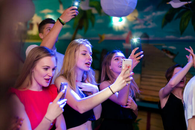 Lokal Na Urodziny z Przestronnym Ogrodem , Panieńskie, Osiem