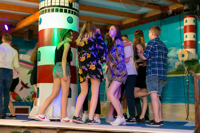 Lokal Na Urodziny z Przestronnym Ogrodem , Panieńskie, Osiem