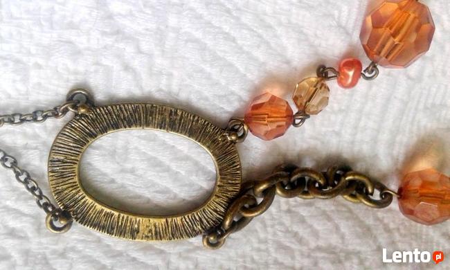 Metalowy, łańcuszkowy wisior z koralikami:)