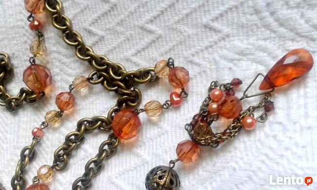 Metalowy, łańcuszkowy wisior z koralikami:)