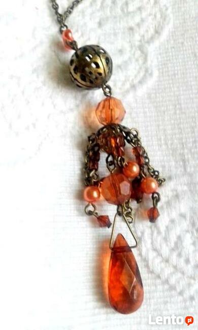 Metalowy, łańcuszkowy wisior z koralikami:)