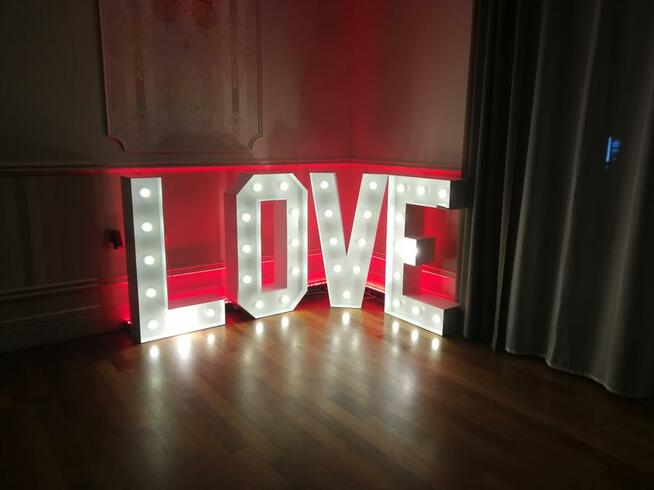 Biały napis led LOVE - wynajem
