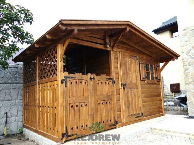 Domek + drewutnia kryta dachówką