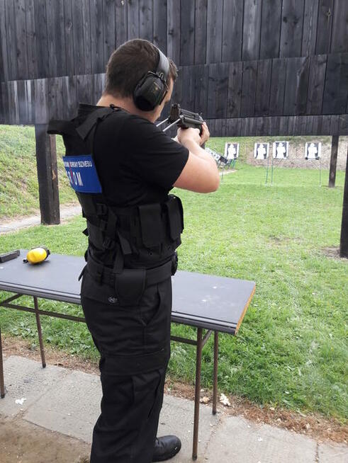 Kwalifikowany pracownik ochrony fizycznej, portier, dozorca