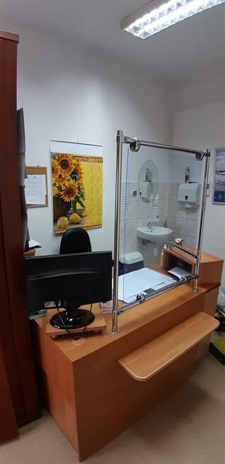 Osłona na ladę przegroda ze szkłem covid przeciwwirusowa