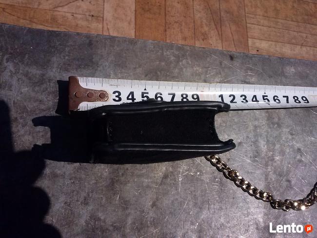 Malutka torebka ozdobna, flausz, łańcuszek, 15 zł.