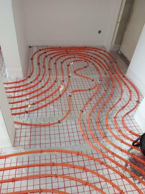 Usługi gazowe i hydrauliczne.