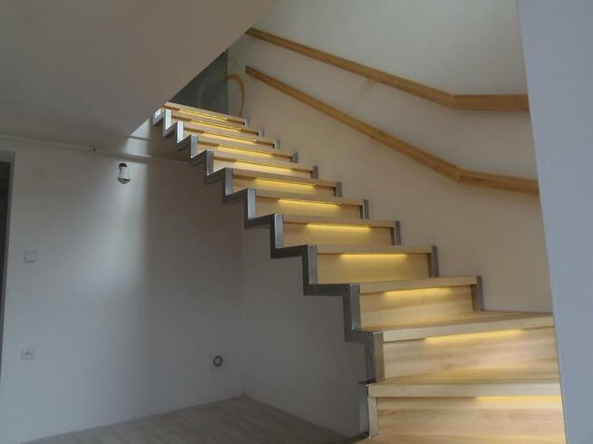 Schody drewniane, samonosne , na beton, na wymiar