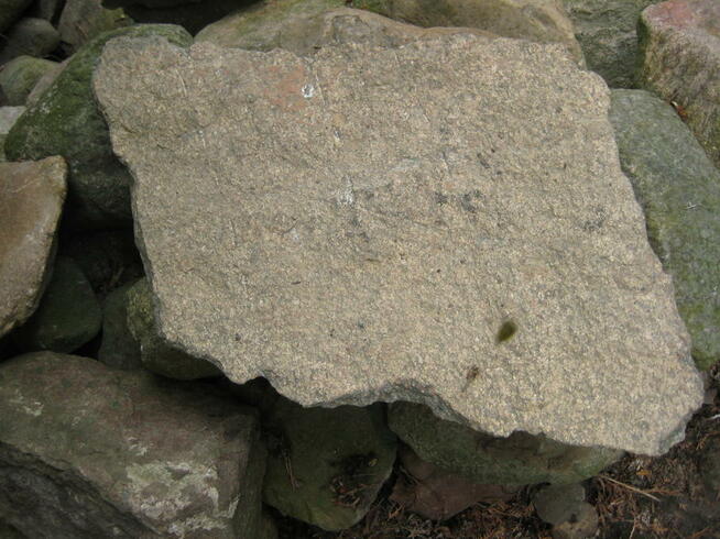 Kamień polny, otoczak, głaz, skała - cena 95,00 PLN za tonę.