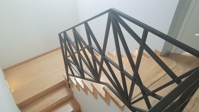 Schody drewniane, samonosne , na beton, na wymiar