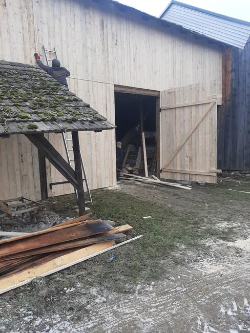 Rozbiórki stodół wymiana desek