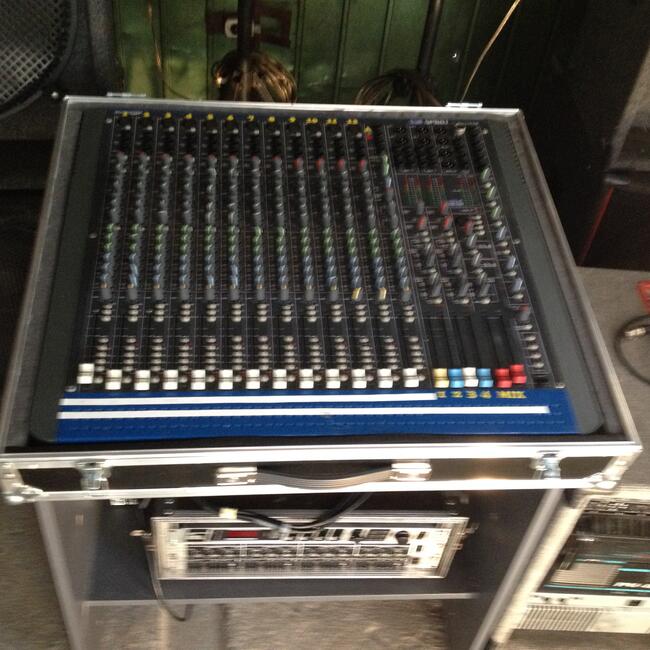 Nagłośnienie 2x1000W ( pełne wyposażenie)