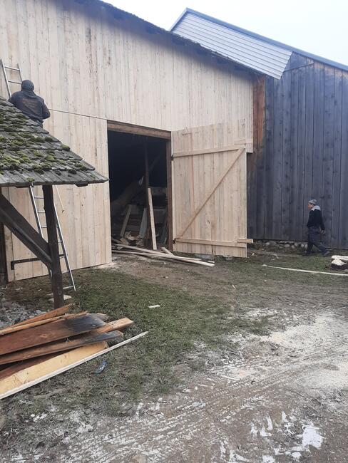 Rozbiórki stodół domów szop