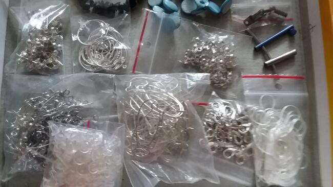 Koraliki i inne elementy do tworzenia biżuterii 99 zł