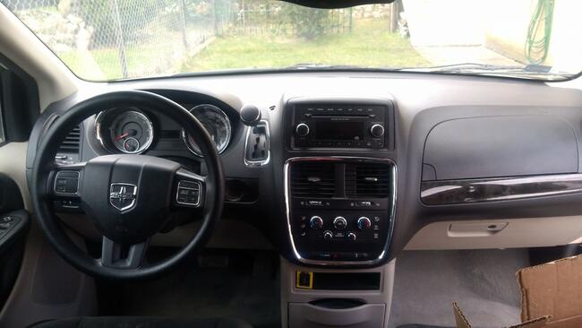 Dodge Caravan przystosowany do przewozu niepełnosprawnych