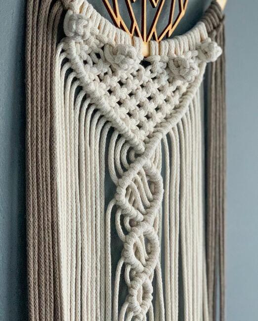 Piękna i oryginalna Makrama - Wilk