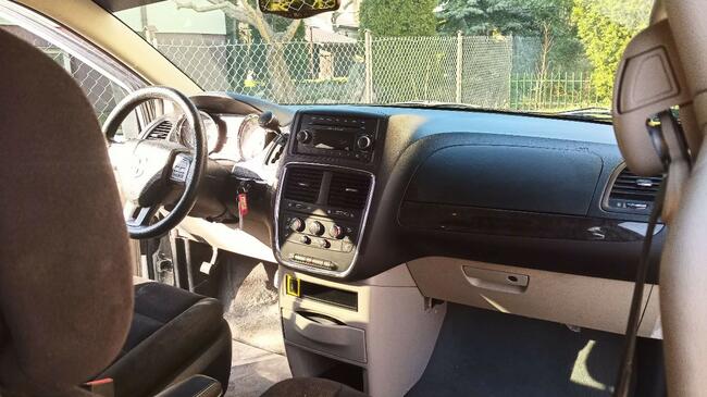Dodge Caravan przystosowany do przewozu niepełnosprawnych