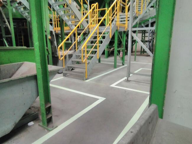 Oznakowanie Poziome malowanie pasów i linii. Parking magazyn