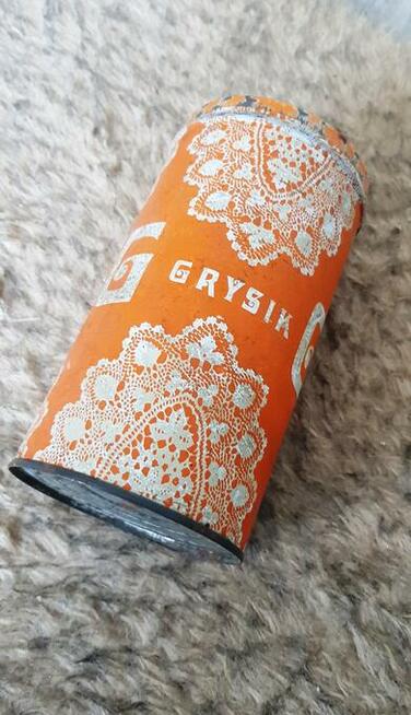 Metalowa puszka z PRL-u