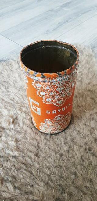 Metalowa puszka z PRL-u