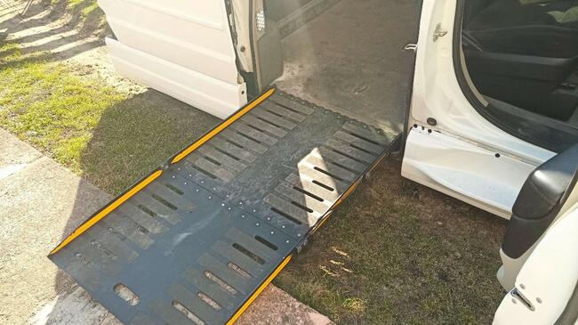 Dodge Caravan przystosowany do przewozu niepełnosprawnych