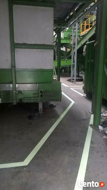 Oznakowanie Poziome malowanie pasów i linii. Parking magazyn