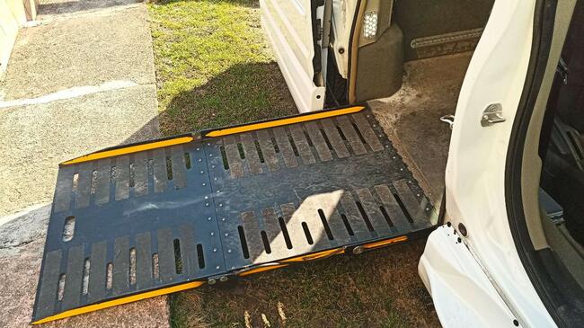 Dodge Caravan przystosowany do przewozu niepełnosprawnych