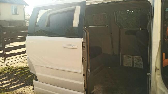 Dodge Caravan przystosowany do przewozu niepełnosprawnych