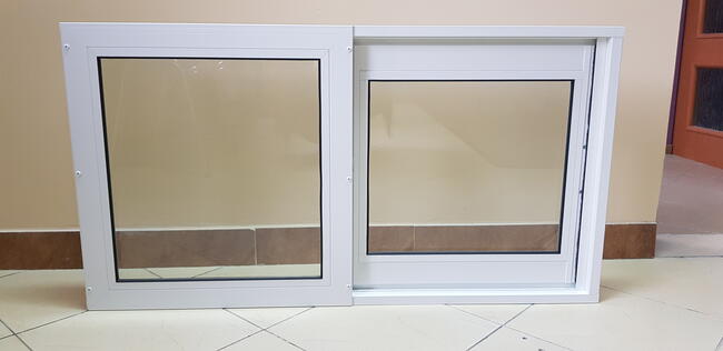 Okno podawcze przesuwane w bok do kuchni baru lokalu alu