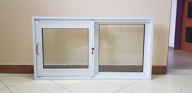 Okno podawcze przesuwane w bok do kuchni baru lokalu alu