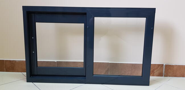 Okno podawcze przesuwane w bok do kuchni baru lokalu alu